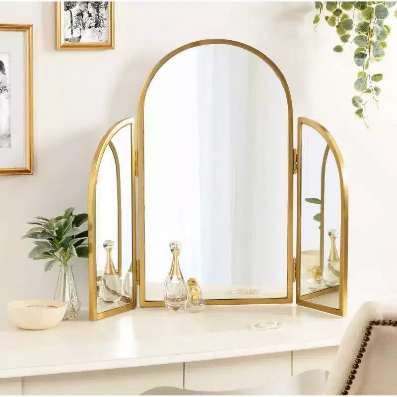 Specchio a muro a tre ante ad arco - Oro spazzolato, 27.5" x 27.5"