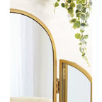 Specchio a muro a tre ante ad arco - Oro spazzolato, 27.5" x 27.5"
