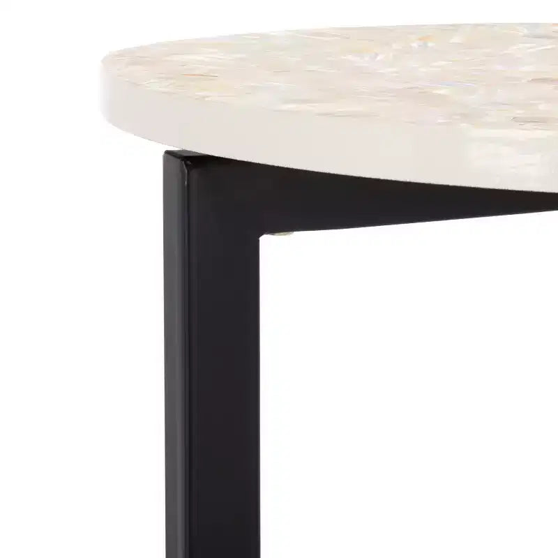 Tavolino rotondo d'appoggio con base geometrica in metallo